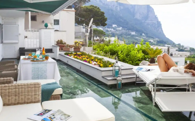 JJ Capri in Capri With 2 Bedrooms and 2 Bathrooms