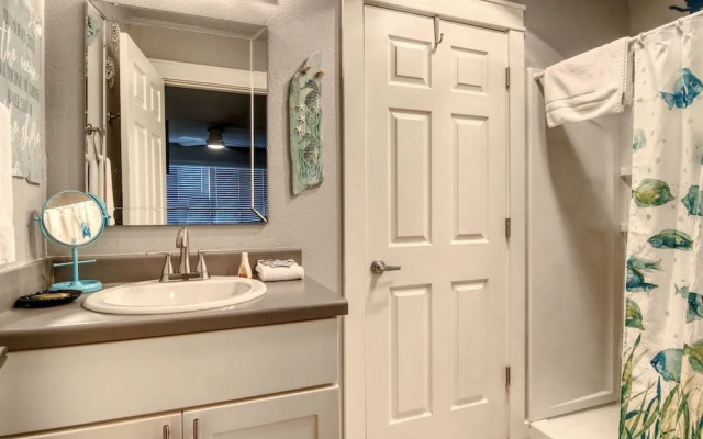 Courtyard #106 - 1 Br Condo