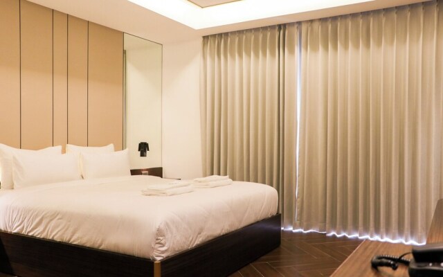 Riverside Hotel