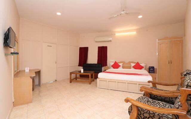OYO 13657 Hotel Radhika
