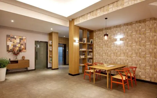 Qingteng Yisu Hotel (Ningbo Passenger Transport Center Subway Station)