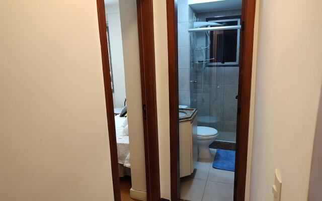 Hostel for One: quarto e banheiro privativos
