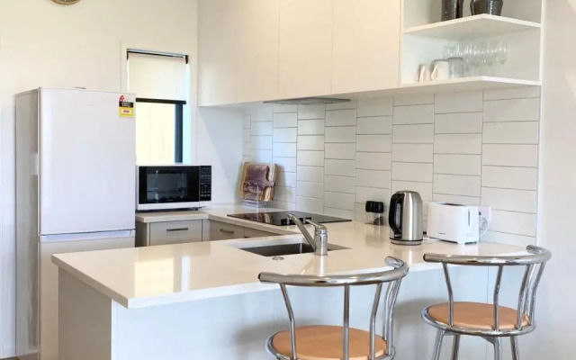 Stunning Townhouse - Walking to Botany Shopping Center