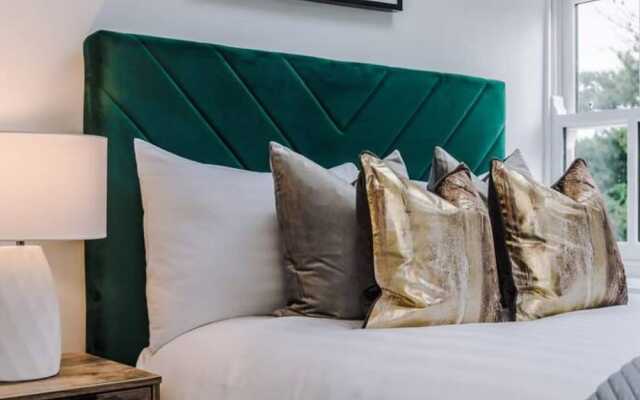 Host Apartments The Roscoe Coach House