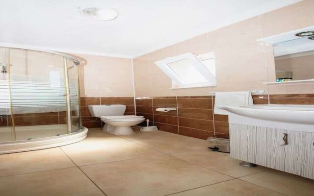 Onoda Hotel & Suites