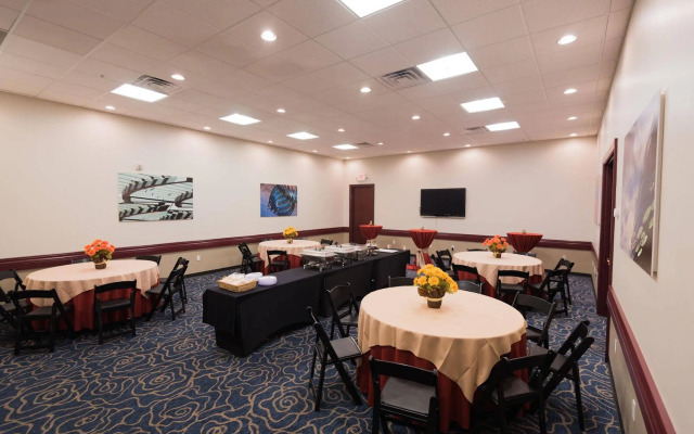 DoubleTree by Hilton St. Louis Forest Park