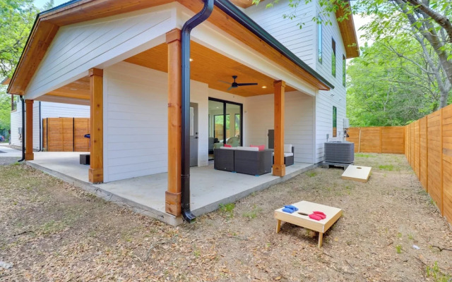 Chic Austin House w/ Spacious Backyard & Hammock