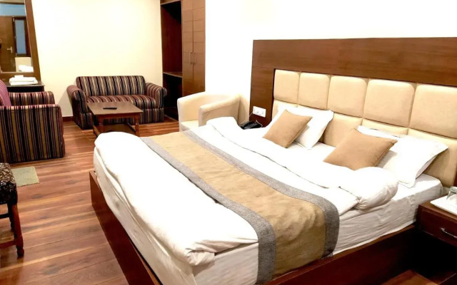 Hotel Samrat | On Mall Road with complimentary Parking