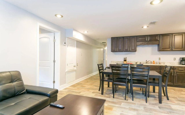 Hosteeva Conti Street Suites