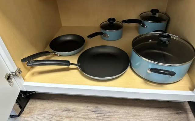 Cozy Unit King bed Laundry