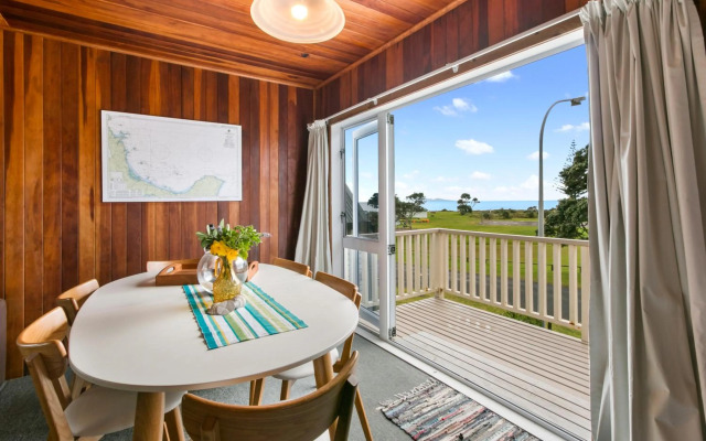 Waihi Charm - Waihi Beach Holiday Home