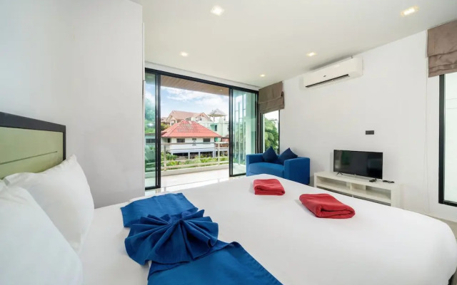 Vibrant Beach Life at Kata Villa UTK4