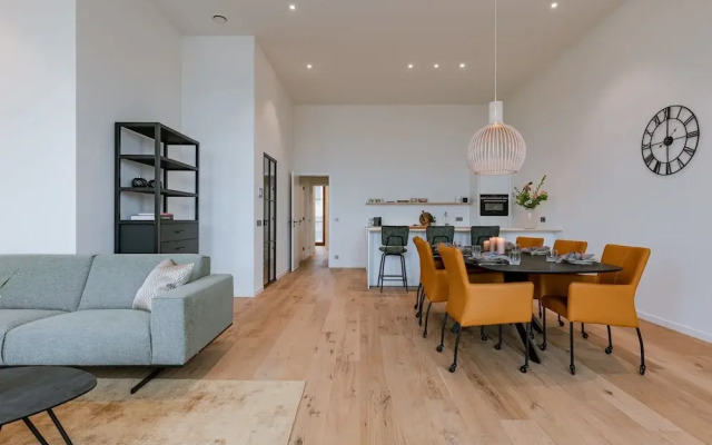 Serene Dikefront Apartment With en Suite Bedrooms and Stunning Views