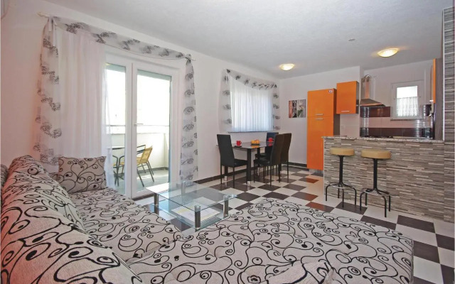 One-Bedroom Apartment Makarska with Sea View 07