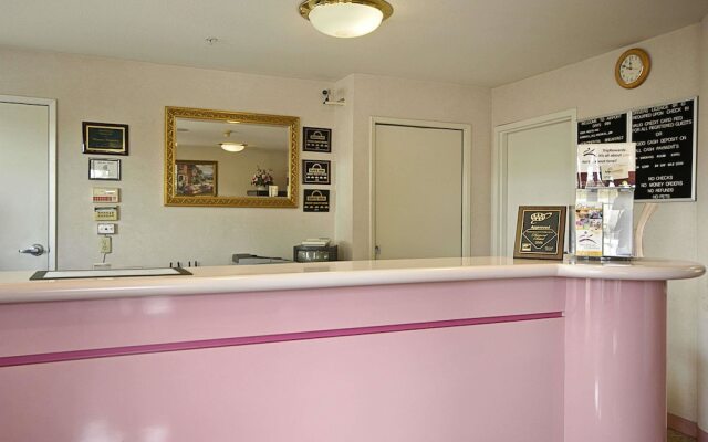 Days Inn Hayward Airport