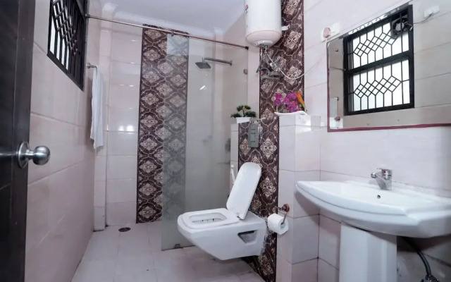 Hotel Noida Nest 105