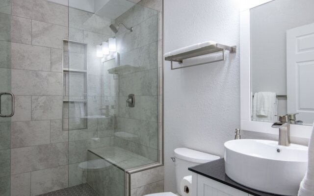 8140 E Pine - 6 Br Home
