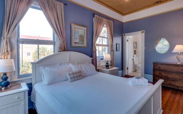 Forsyth Park 2 Bedroom Beauty