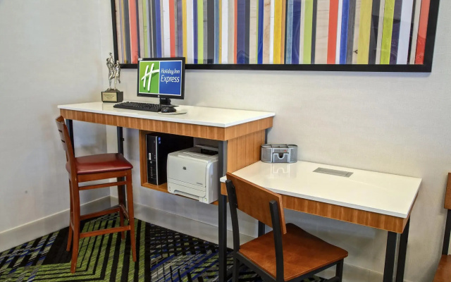 Holiday Inn Express & Suites CLARKSVILLE