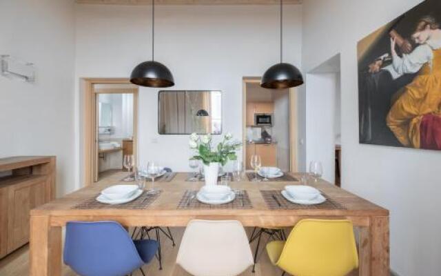 Iflat Navona White And Stylish Apartment