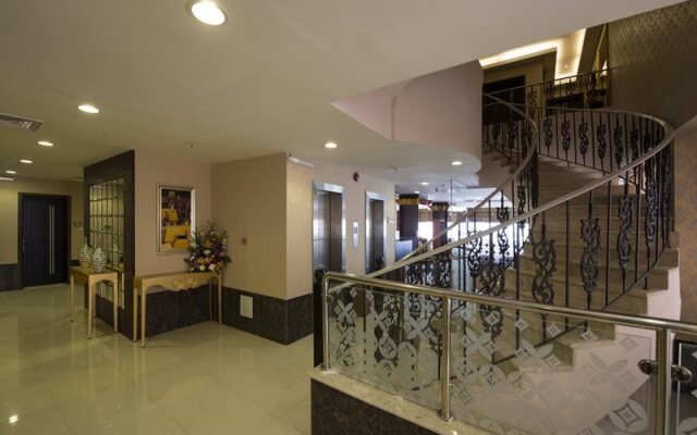 LA Fontaine Royal Hotel