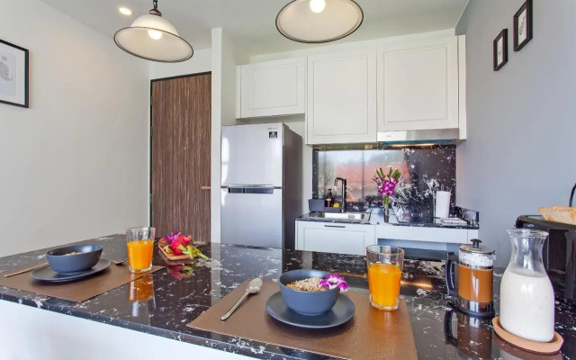 Palmyrah Surin Apartments by Beringela