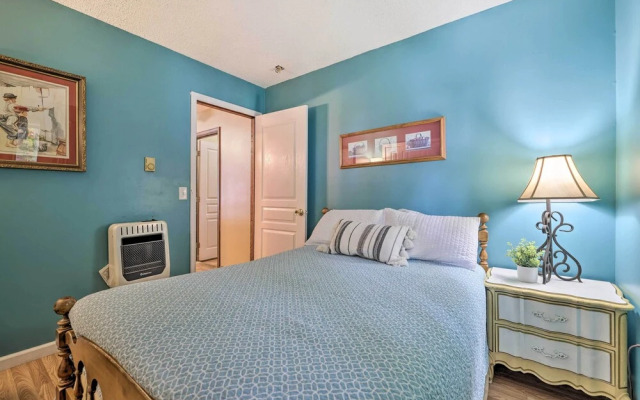 Game Room & Kayaks: Lakefront Poconos Home!