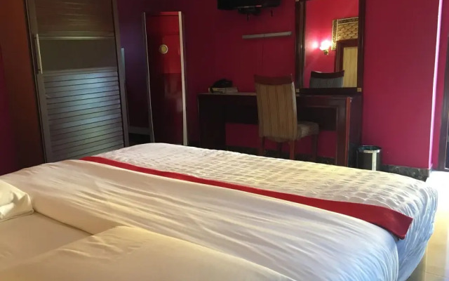 Gumare Executive Lodge