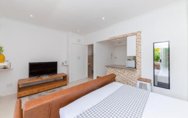 Bright Airy Studio in Green Point