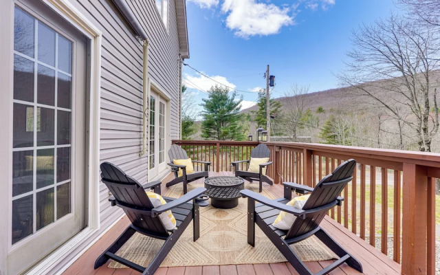 Secluded Kerhonkson Retreat With Deck + Views!