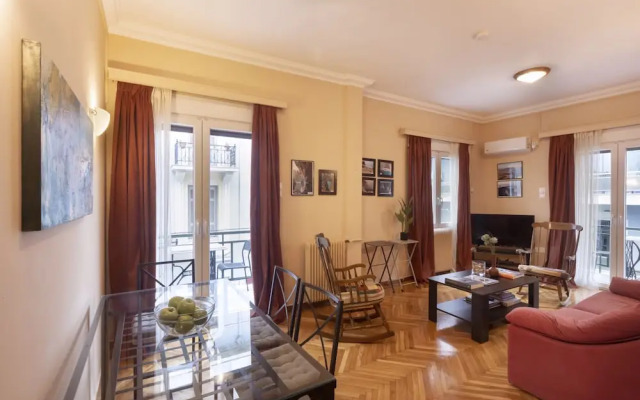 Prime Location 2BR next to the Acropolis