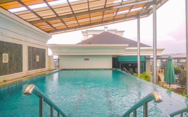 Homey And Comfort Studio At Roosseno Plaza Apartment