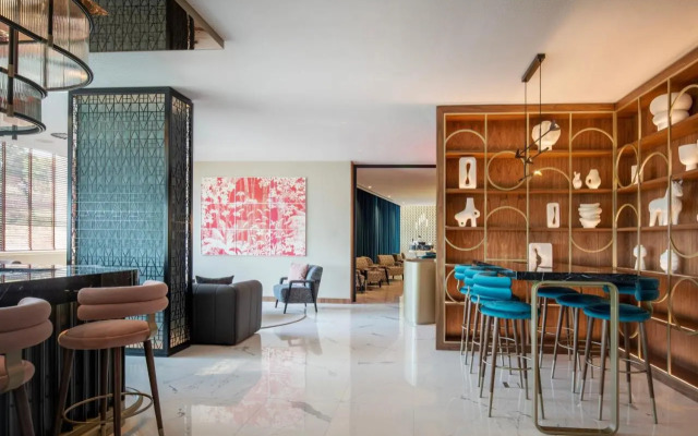 Renaissance Porto Lapa Hotel