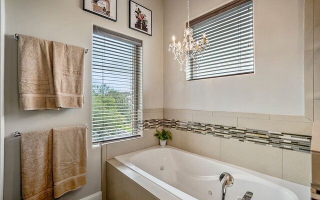 Posh Dtwn Midtown Home w Stunning Roof-topterrace