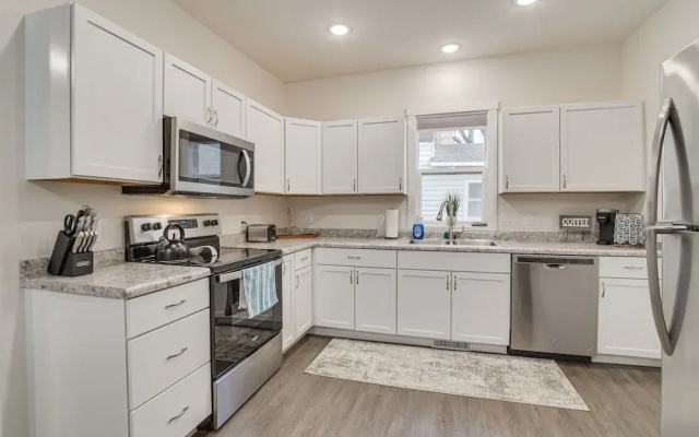 Dog-friendly Home < 1 Mi to Downtown Fargo!