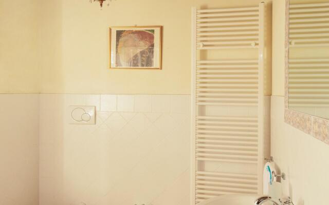 Cozy Farmhouse in Cortona with Pool