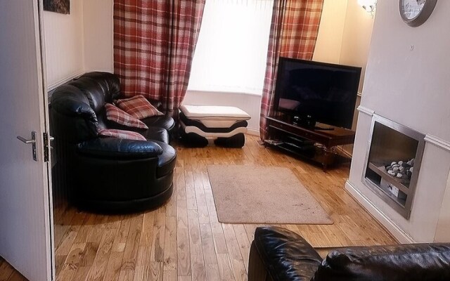 Captivating 3-bed in Wednesbury, Free Parking