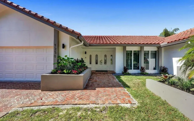 6BR Oasis with Heated Pool & Gameroom