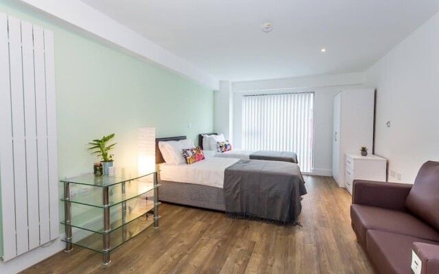 Comfortable studio apartment in central Oldham