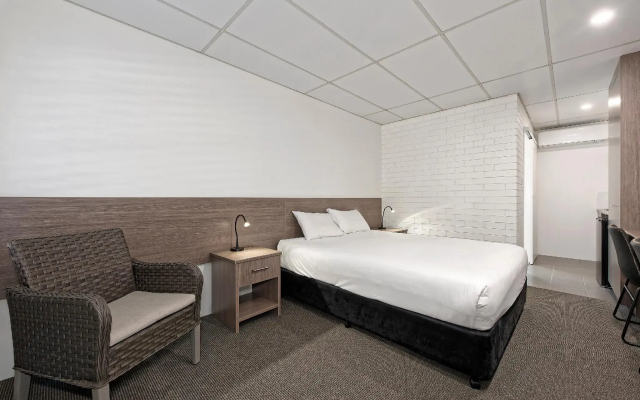 Chalet Motor Inn