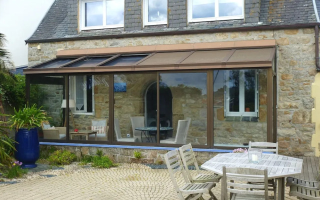 Charming Sea View Stay, 50m Close