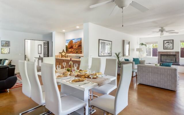 Starlit Desert Retreat