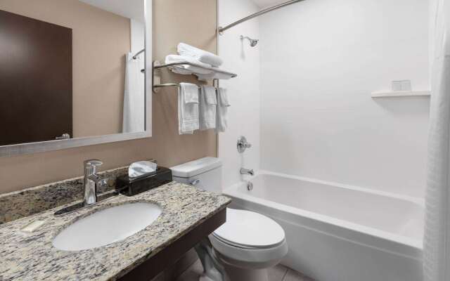 Super 8 by Wyndham Fairmont