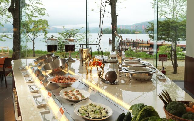 Lake Akan Tsuruga Wings