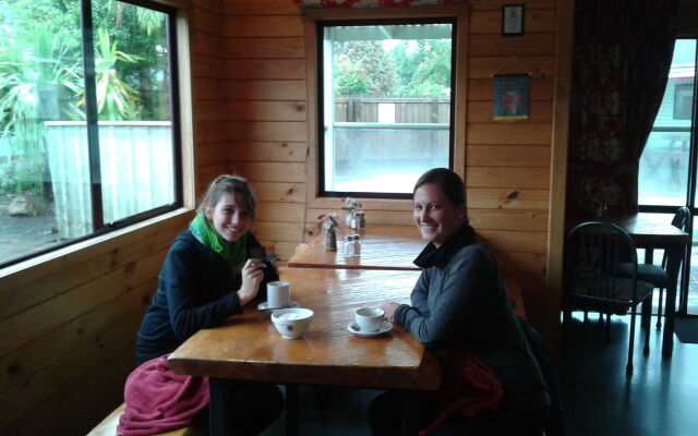 Smoke Lake Hot Springs Lodge and Camp