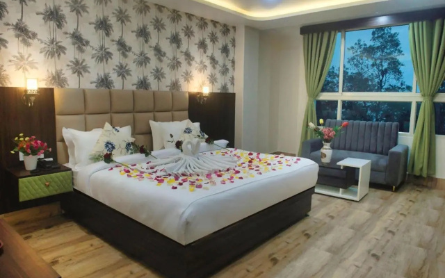7 Mirror Hotel