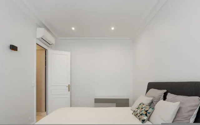 Luxury 5 Bed Residence - Opposite Arc de Triomphe