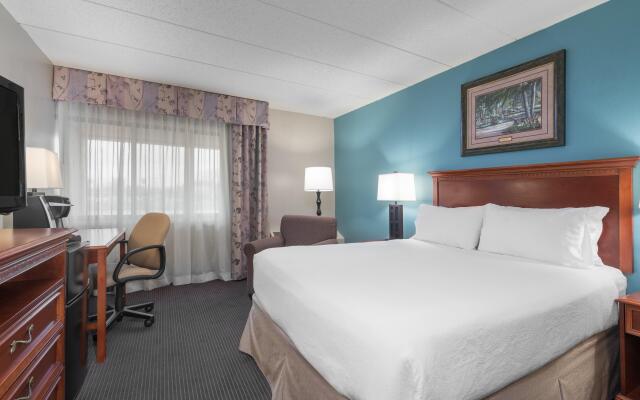 Holiday Inn & Suites St. Cloud, an IHG Hotel