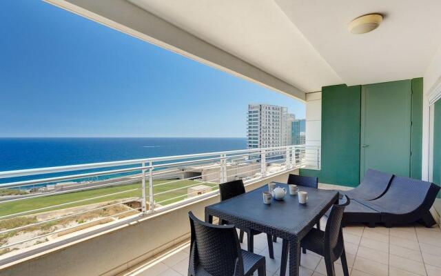 Seaview APT Incl Pool IN Sliema