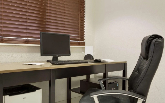 Country Inn & Suites by Radisson, DFW Airport South, TX